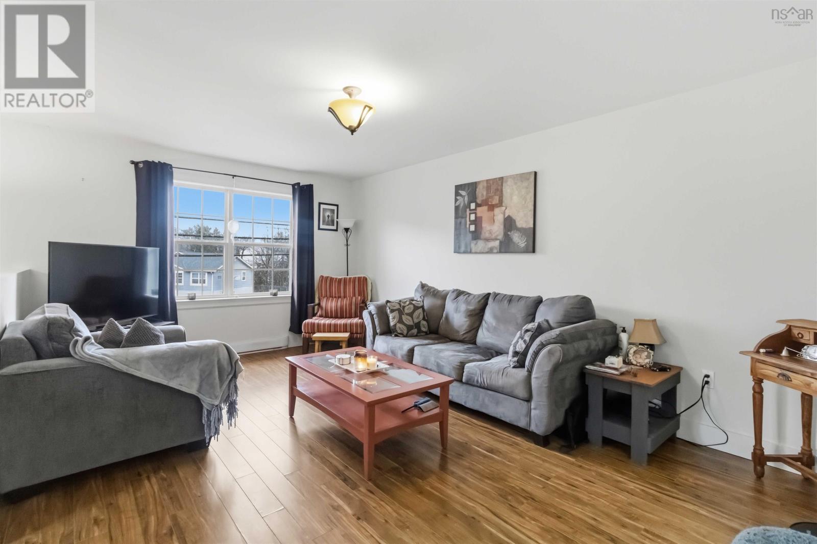 928 SACKVILLE DRIVE - 4