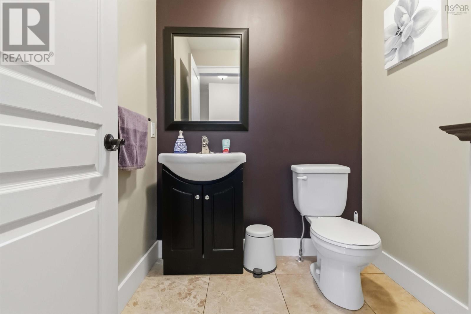 928 SACKVILLE DRIVE - 9