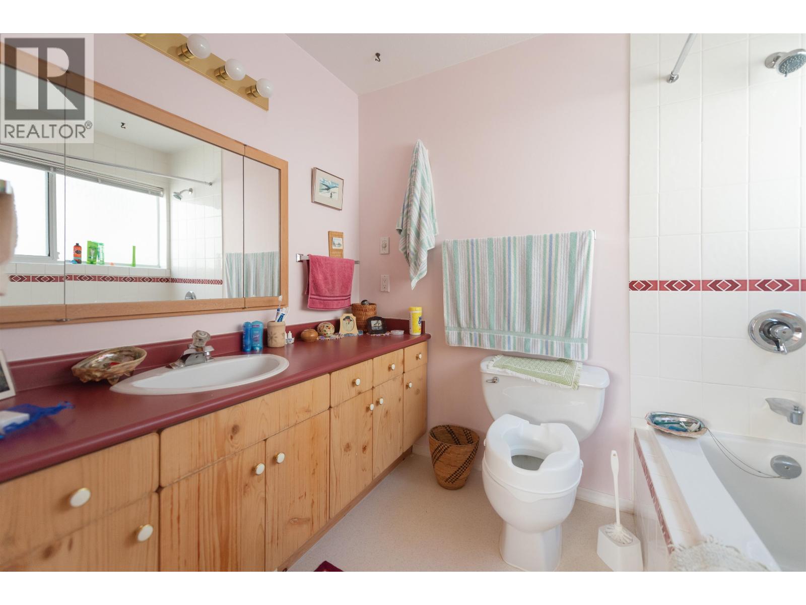 476 ABBS ROAD, Gibsons