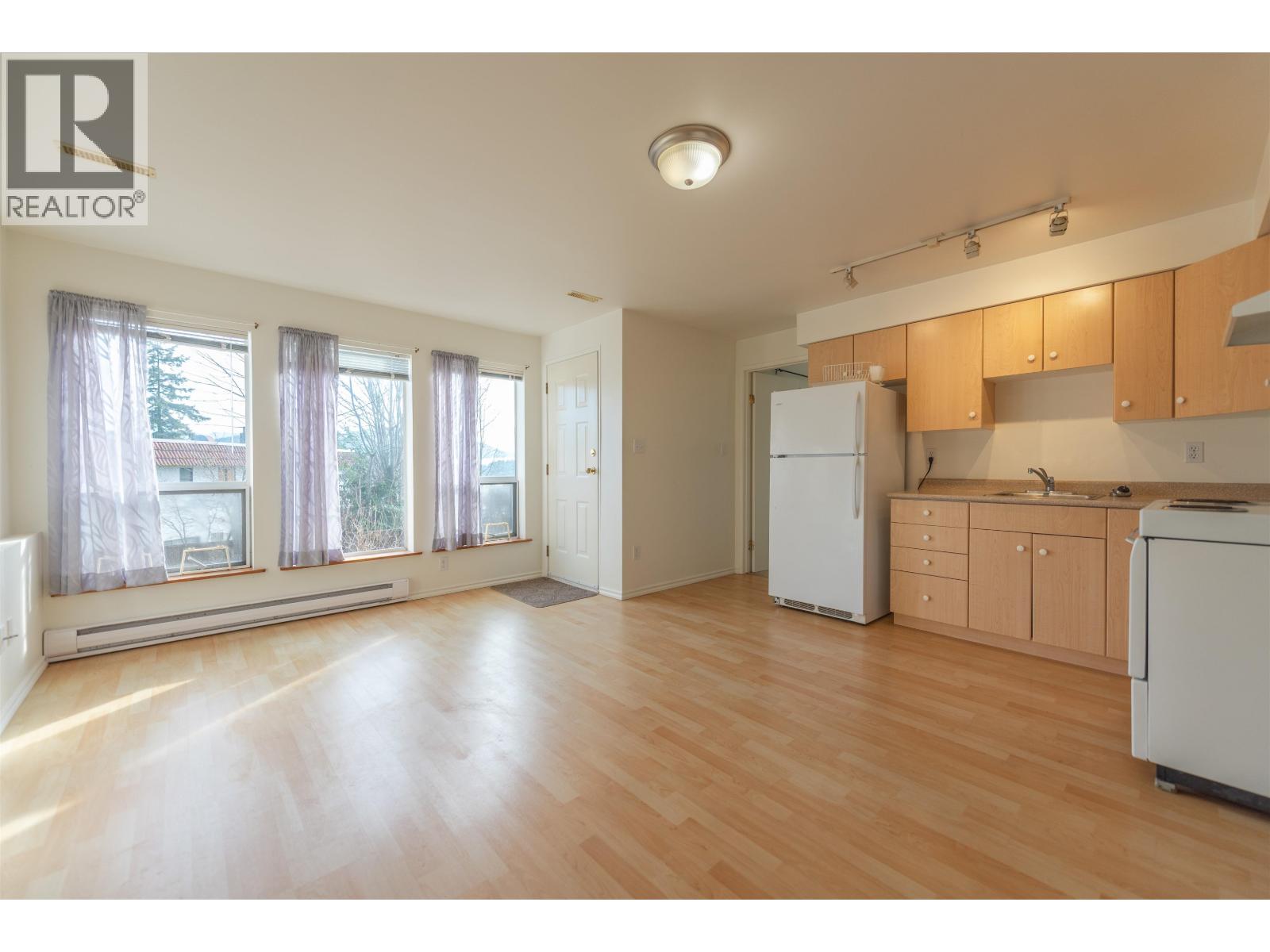 476 ABBS ROAD, Gibsons