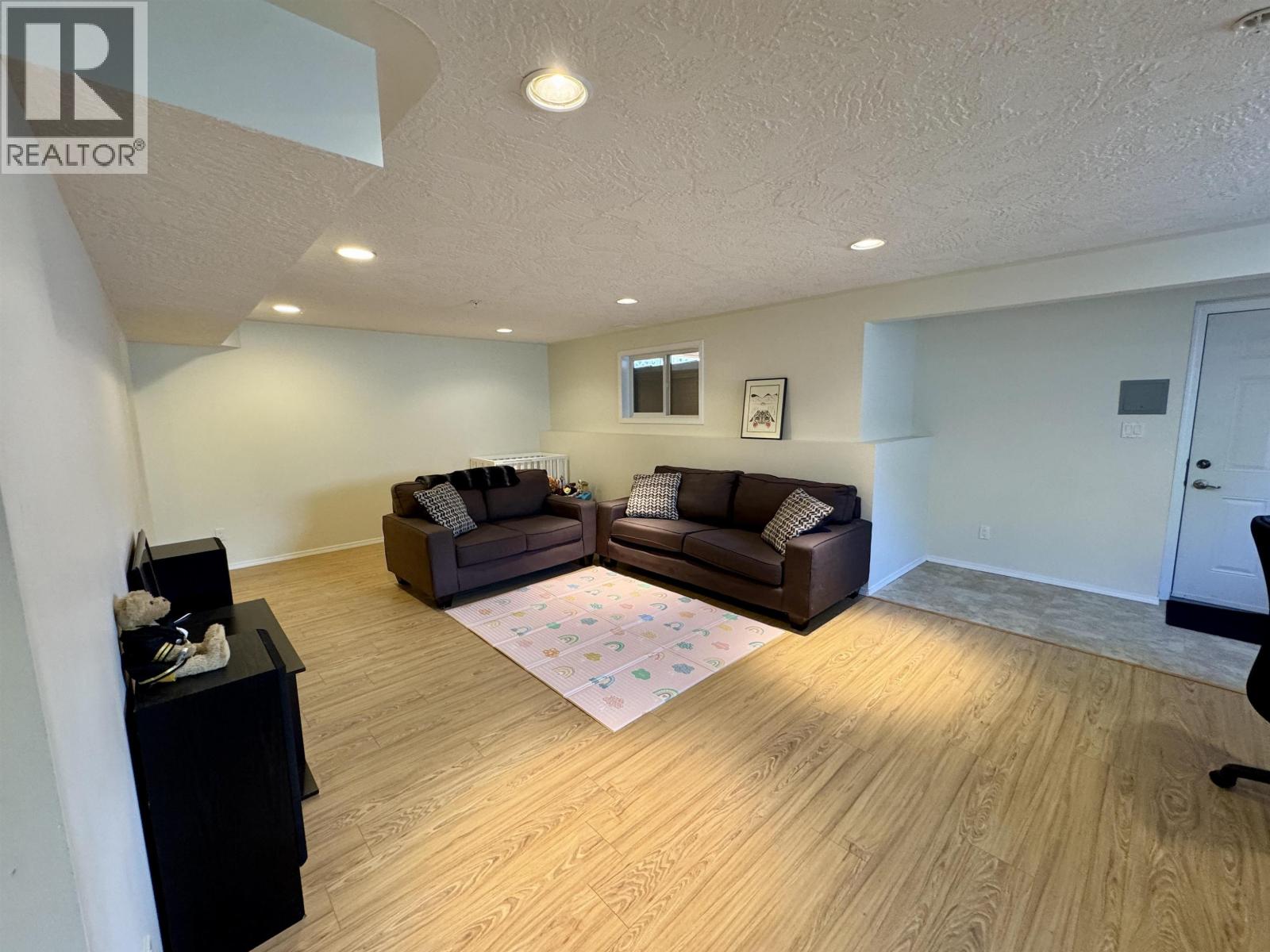 29 STARLITER WAY, Smithers