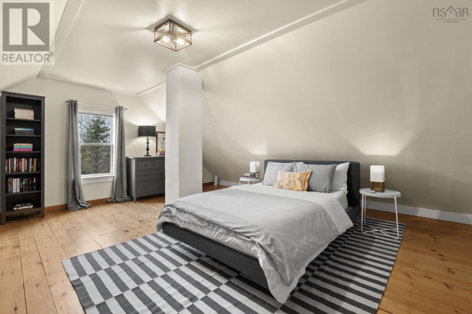 493 360 HIGHWAY - 33