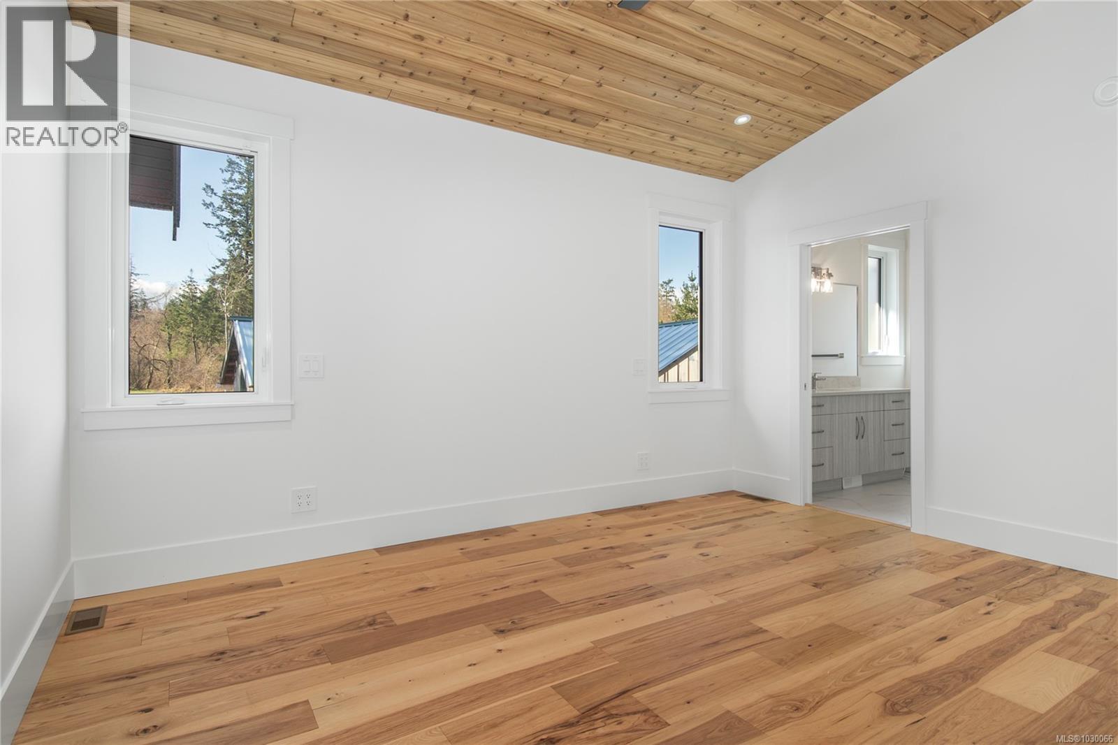 4341 Island Hwy S - 22