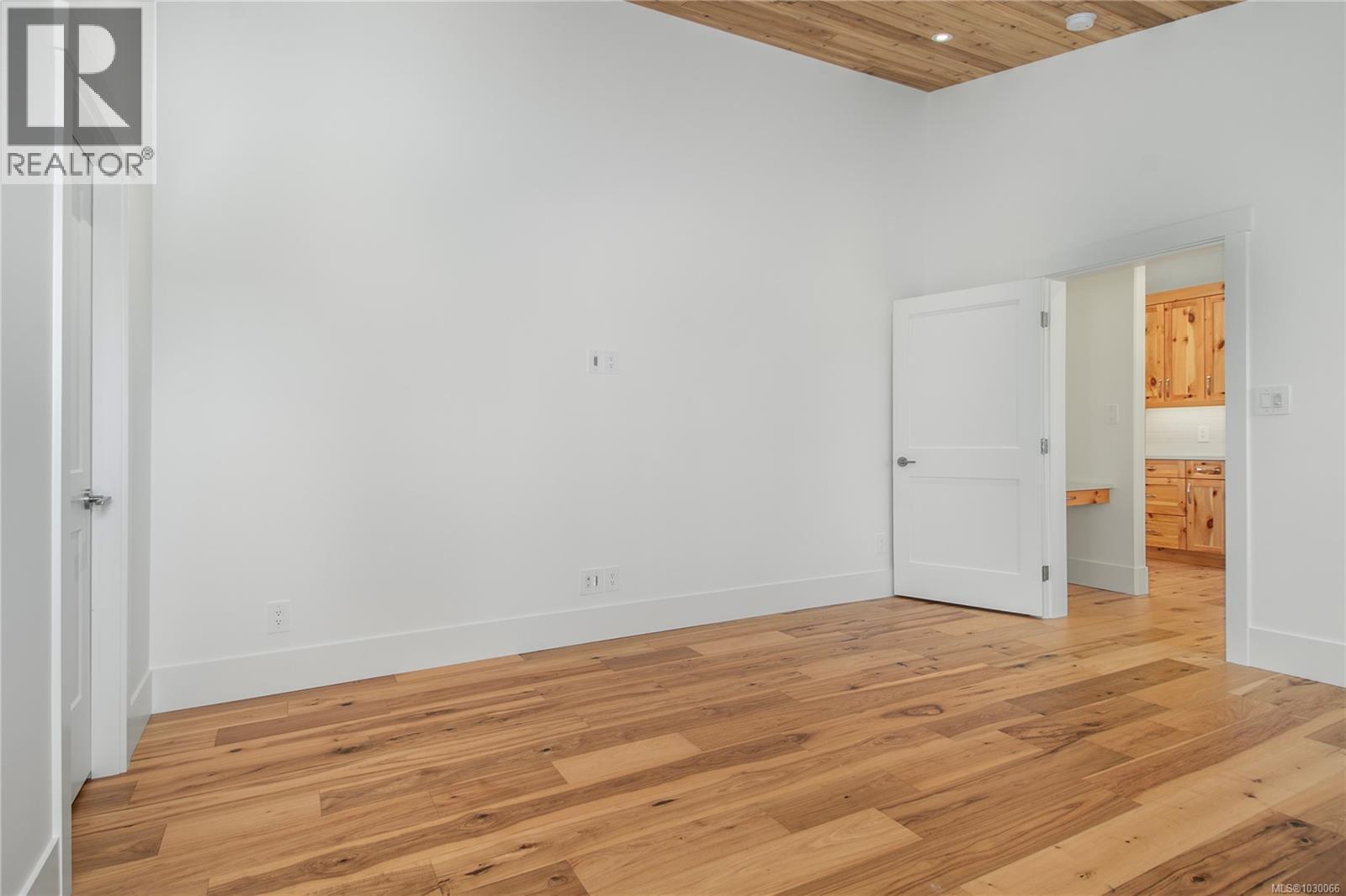 4341 Island Hwy S - 24