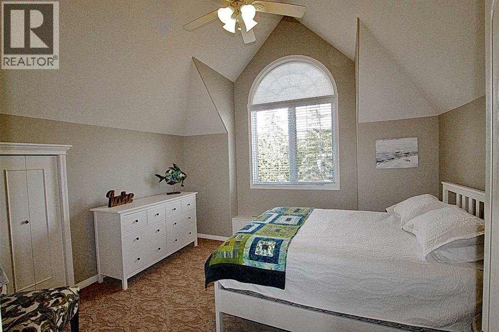 308 Marina Bay Place, Sylvan Lake