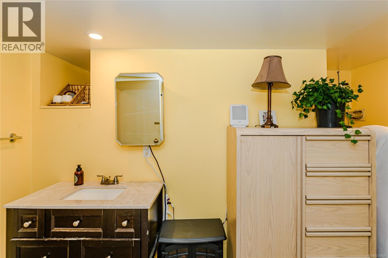 821 Fulford-Ganges Rd, Salt Spring