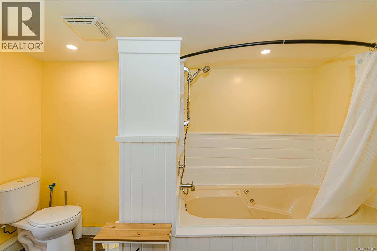 821 Fulford-Ganges Rd, Salt Spring