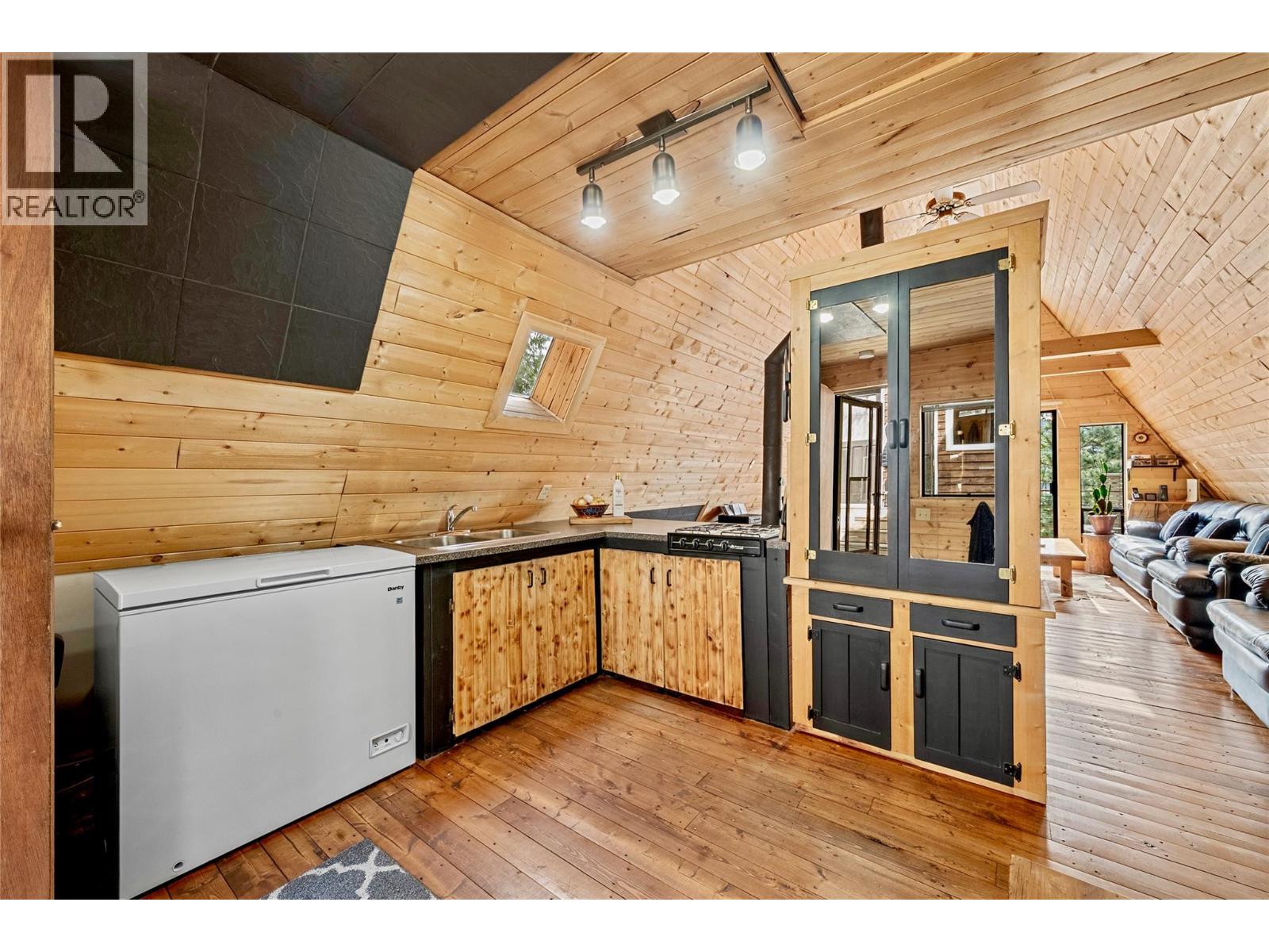 15 8800 Seymour Arm Main Forest Service Road, Seymour Arm