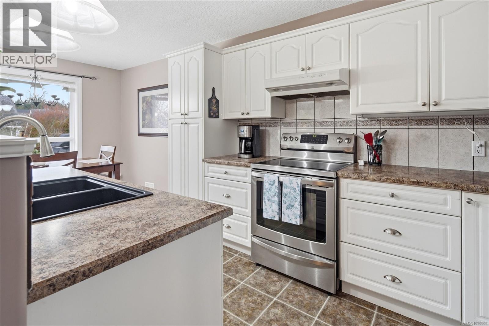 7139 Jacksons Pl, Sooke