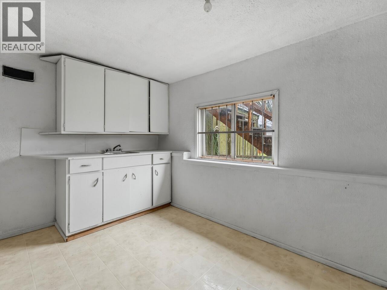 2206 EIGHTH AVENUE, New Westminster