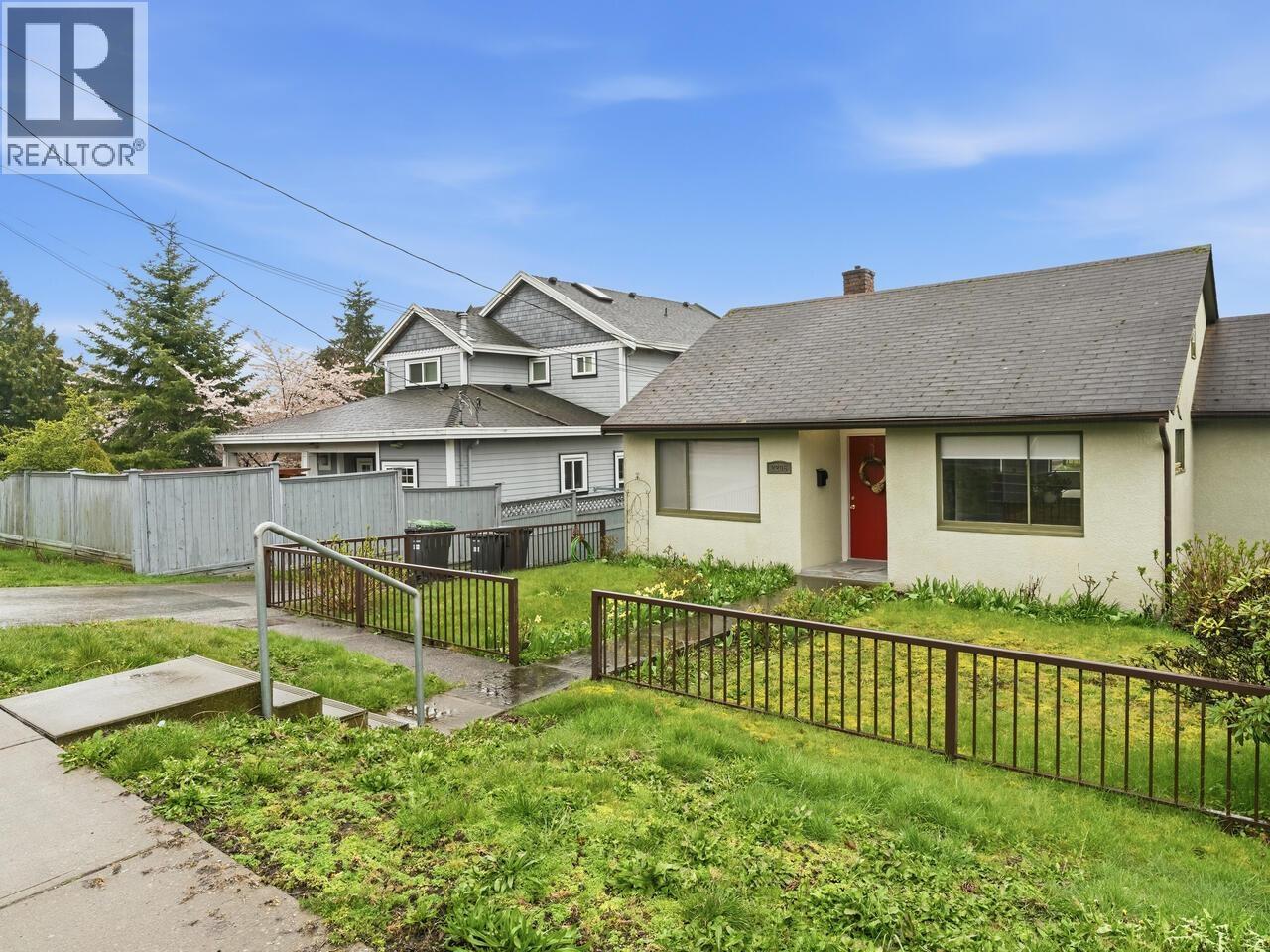 2206 EIGHTH AVENUE, New Westminster