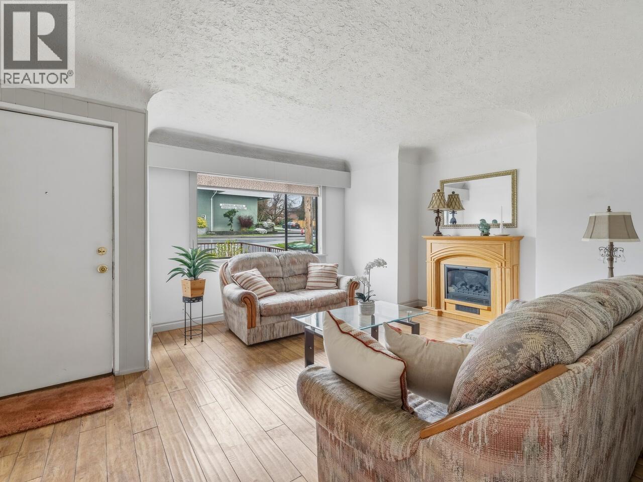 2206 EIGHTH AVENUE, New Westminster