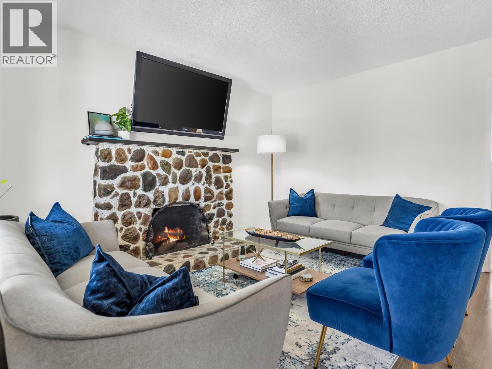 16 KASLO Street - photo 2