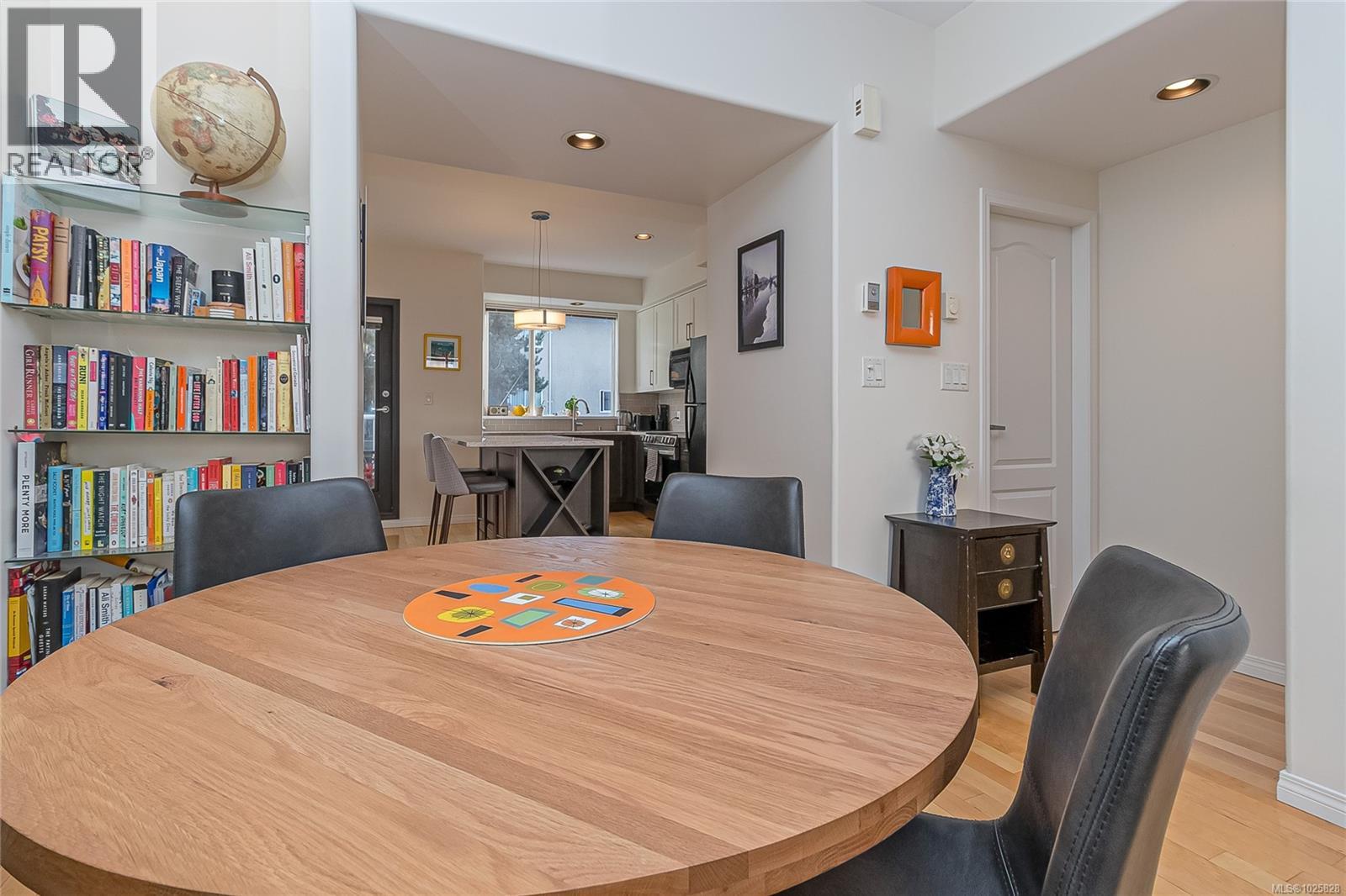 #36 60 DALLAS RD - 21