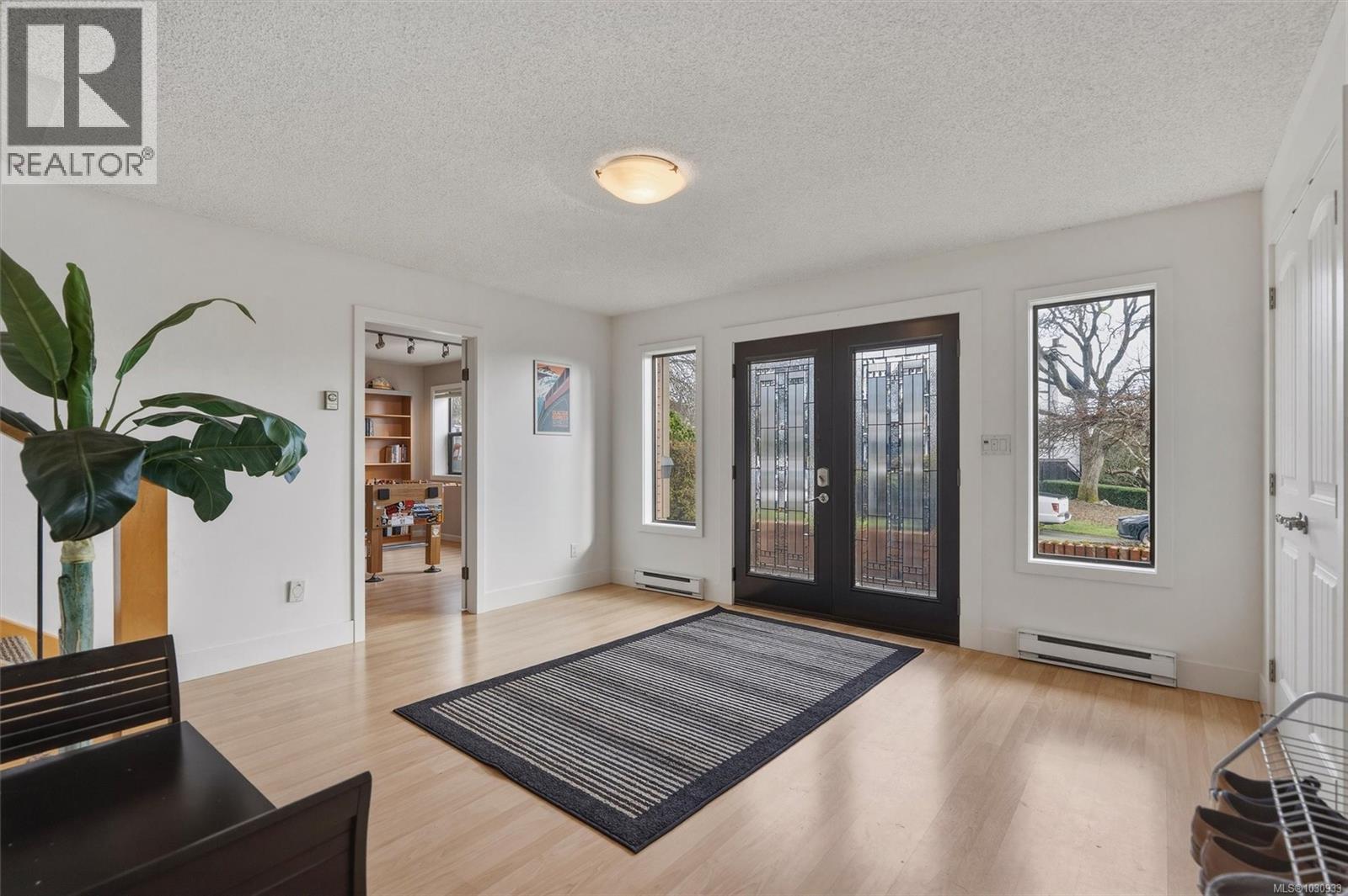  890 Denford Crescent, Saanich