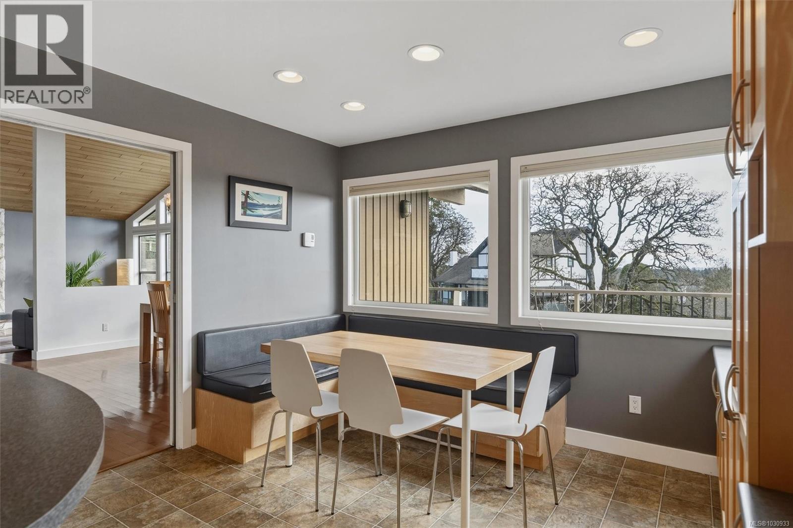  890 Denford Crescent, Saanich