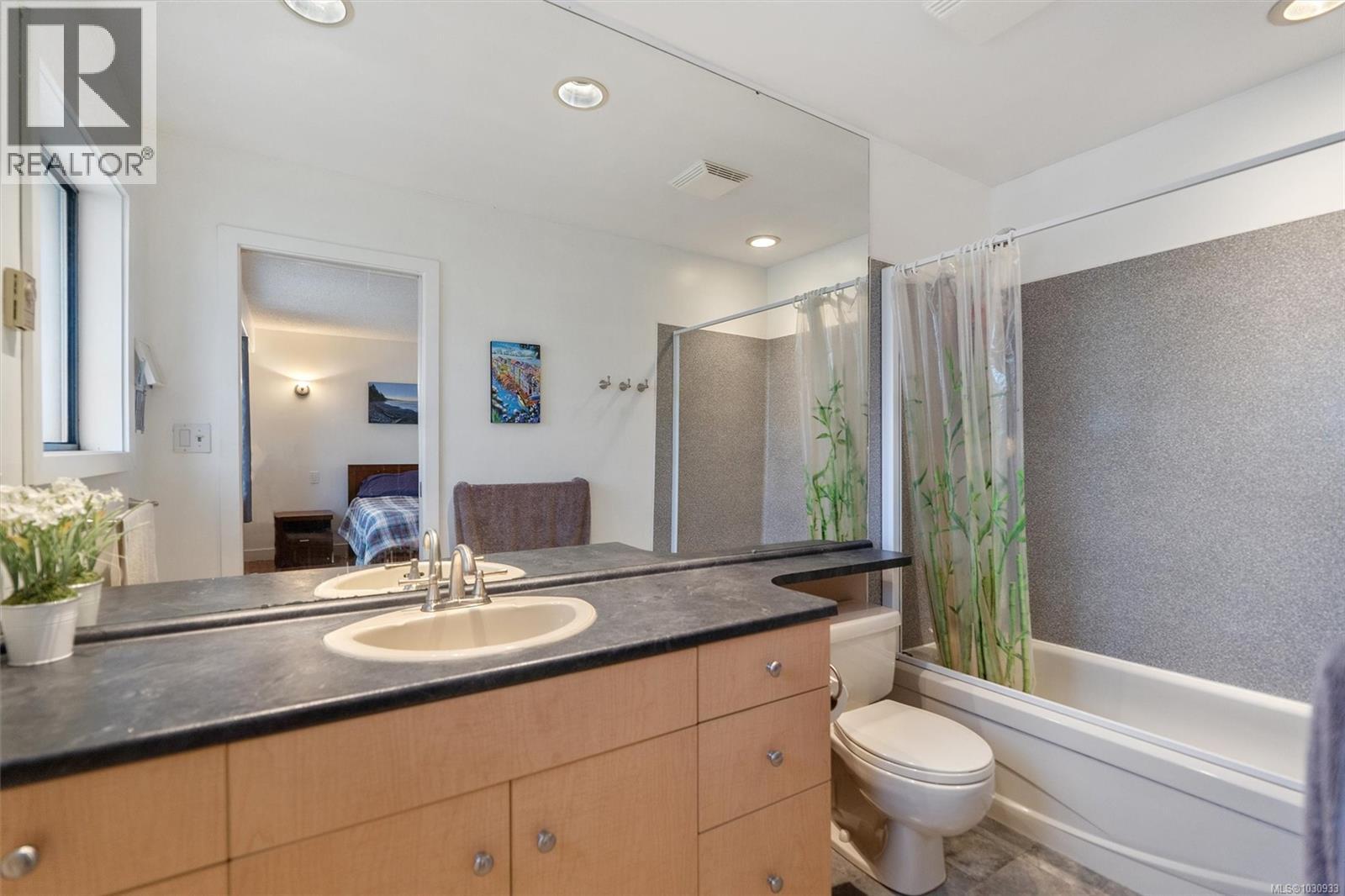  890 Denford Crescent, Saanich