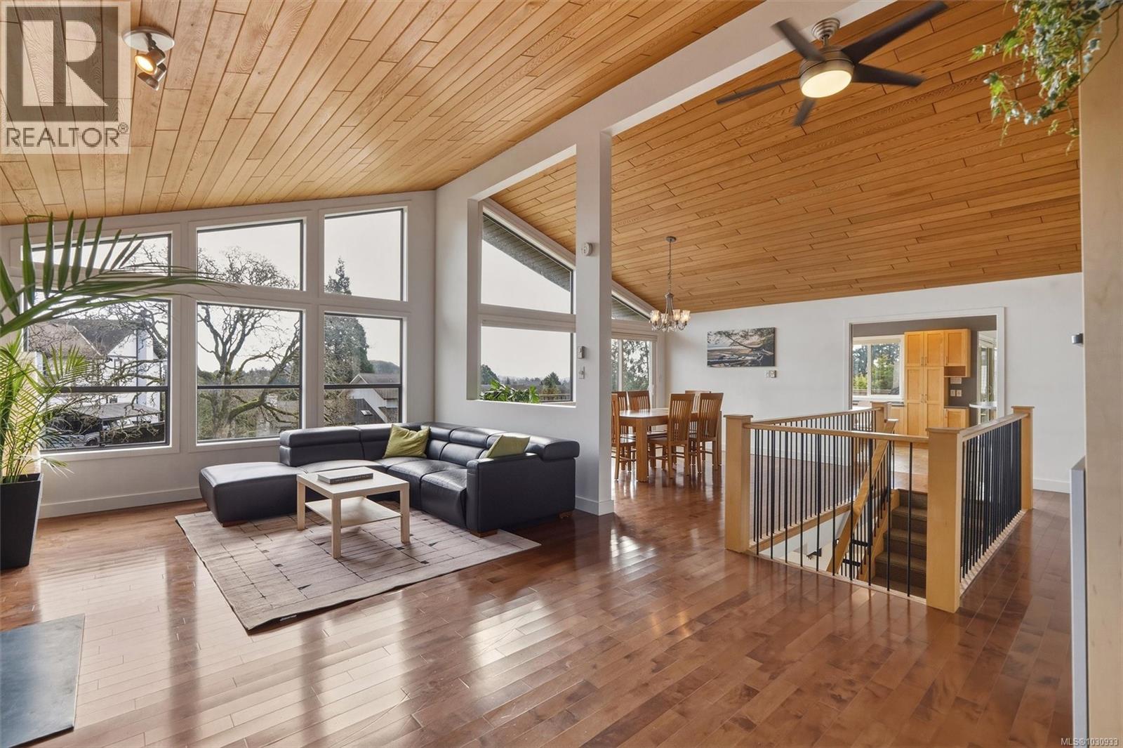  890 Denford Crescent, Saanich