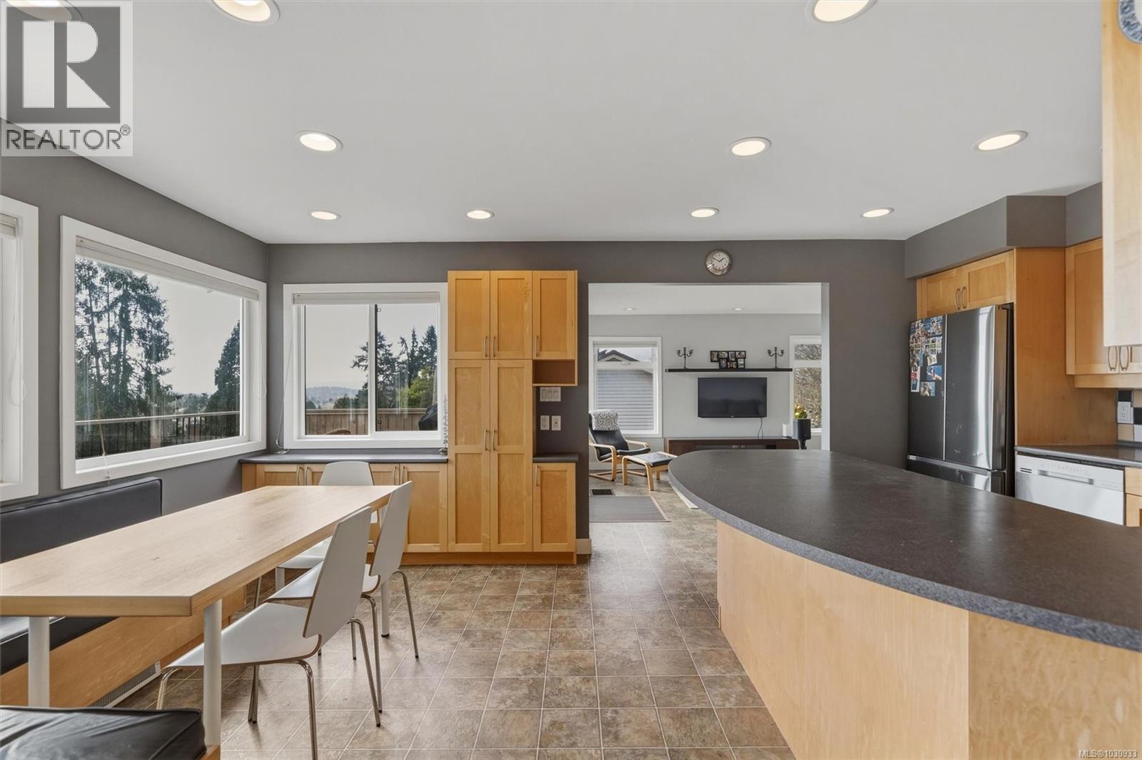  890 Denford Crescent, Saanich