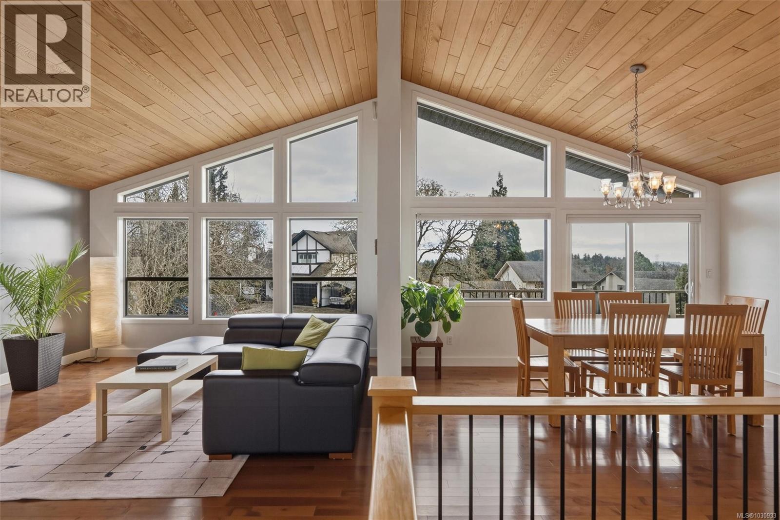  890 Denford Crescent, Saanich