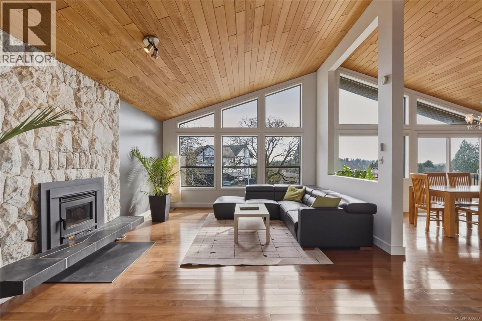  890 Denford Crescent, Saanich