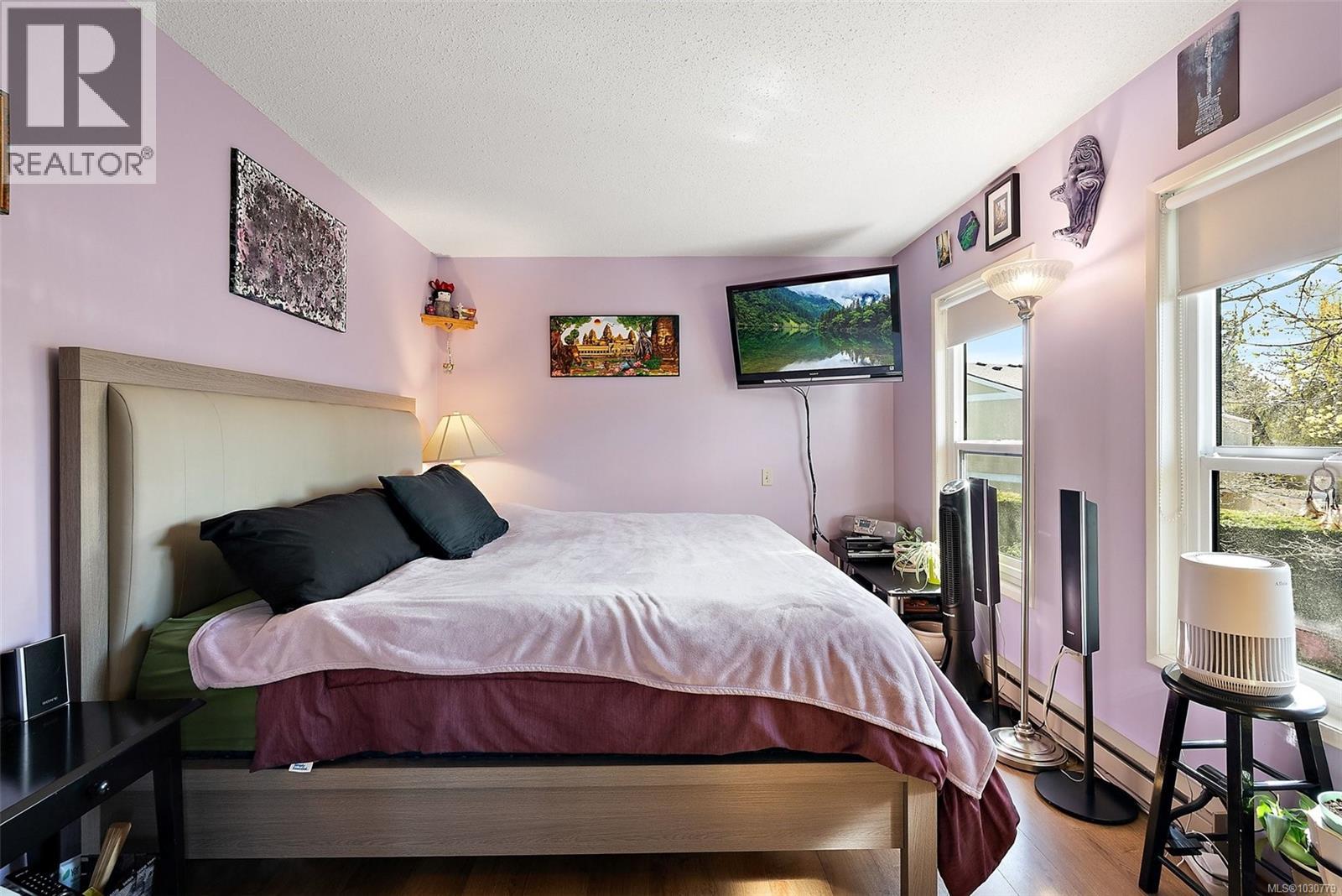 B 3054 Washington Ave, Victoria