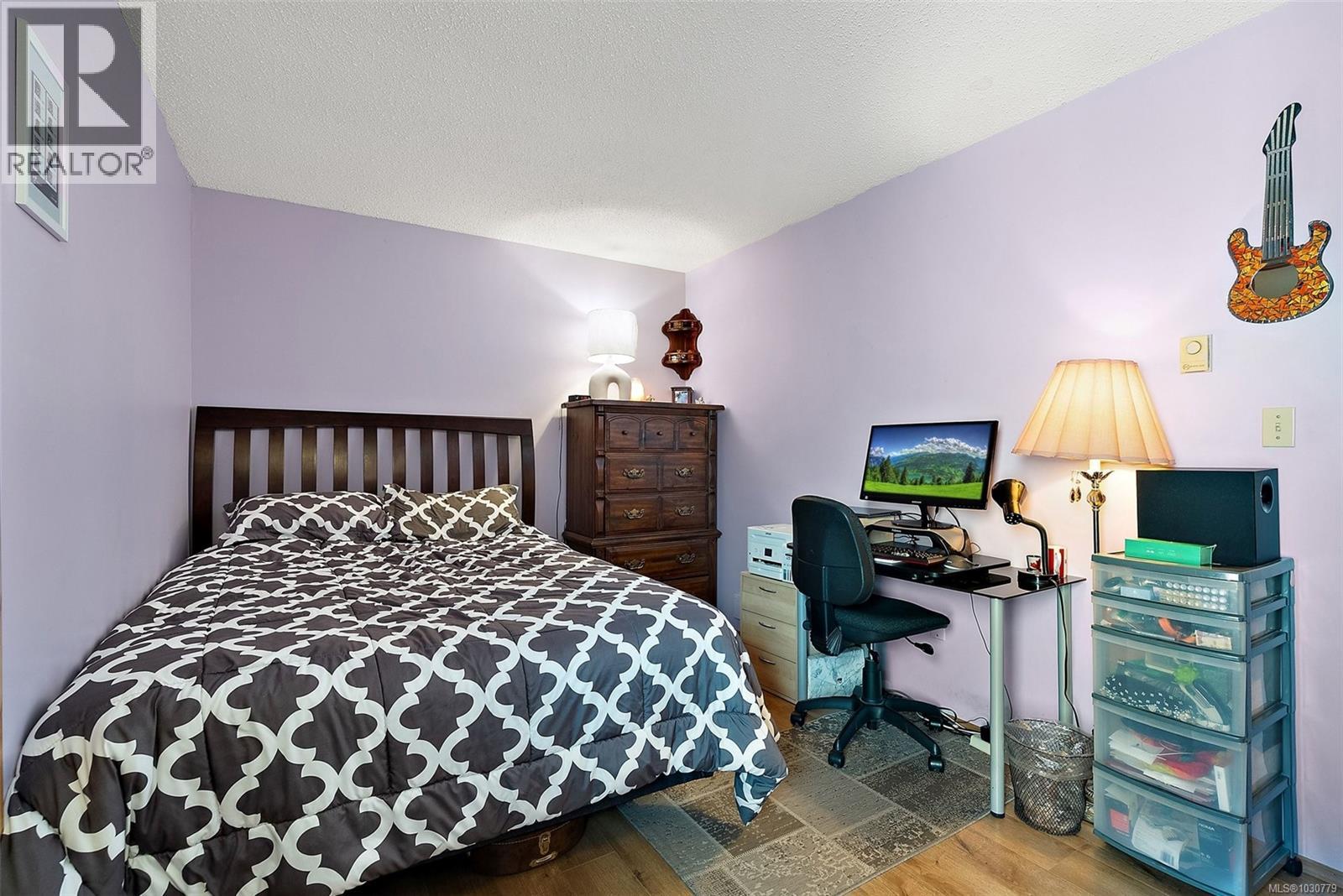 B 3054 Washington Ave, Victoria