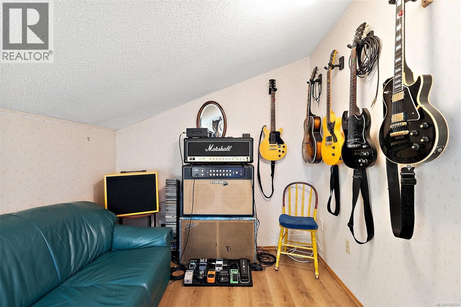 B 3054 Washington Ave, Victoria