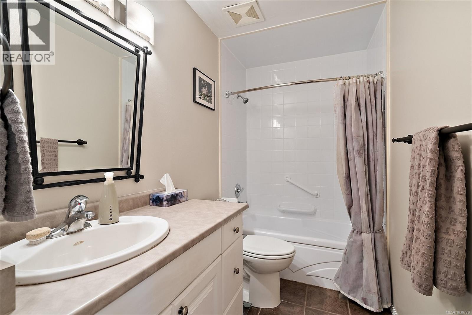 B 3054 Washington Ave, Victoria