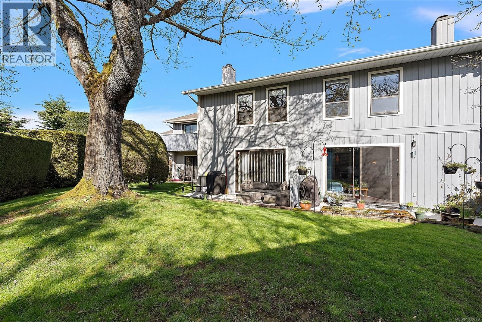 B 3054 Washington Ave, Victoria