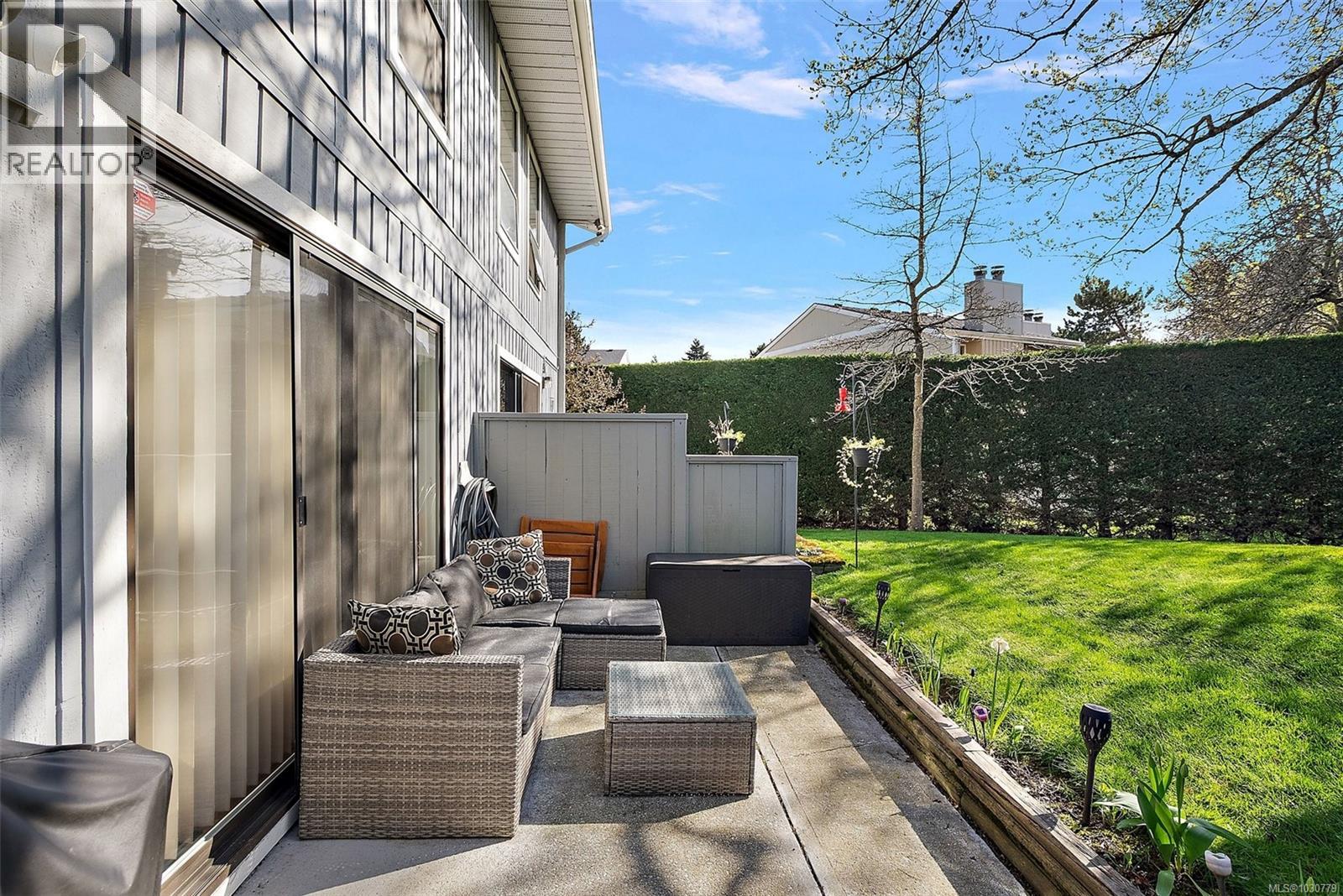 B 3054 Washington Ave, Victoria