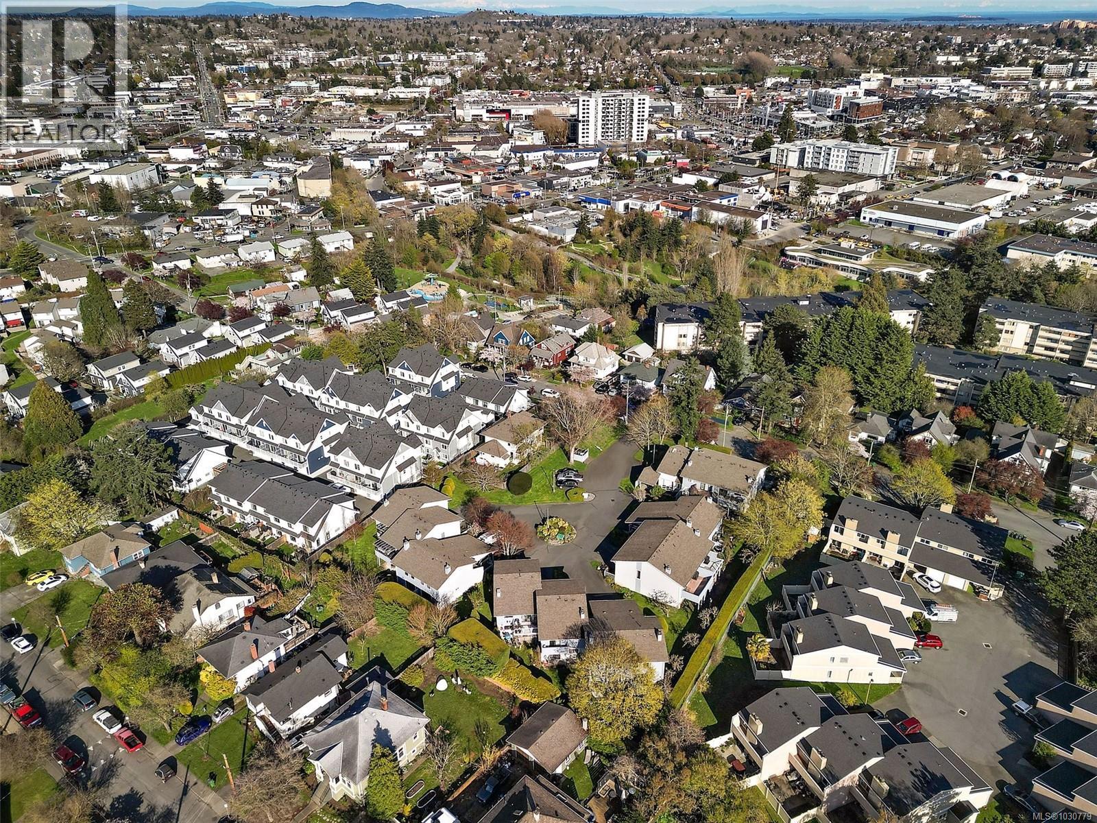 B 3054 Washington Ave, Victoria