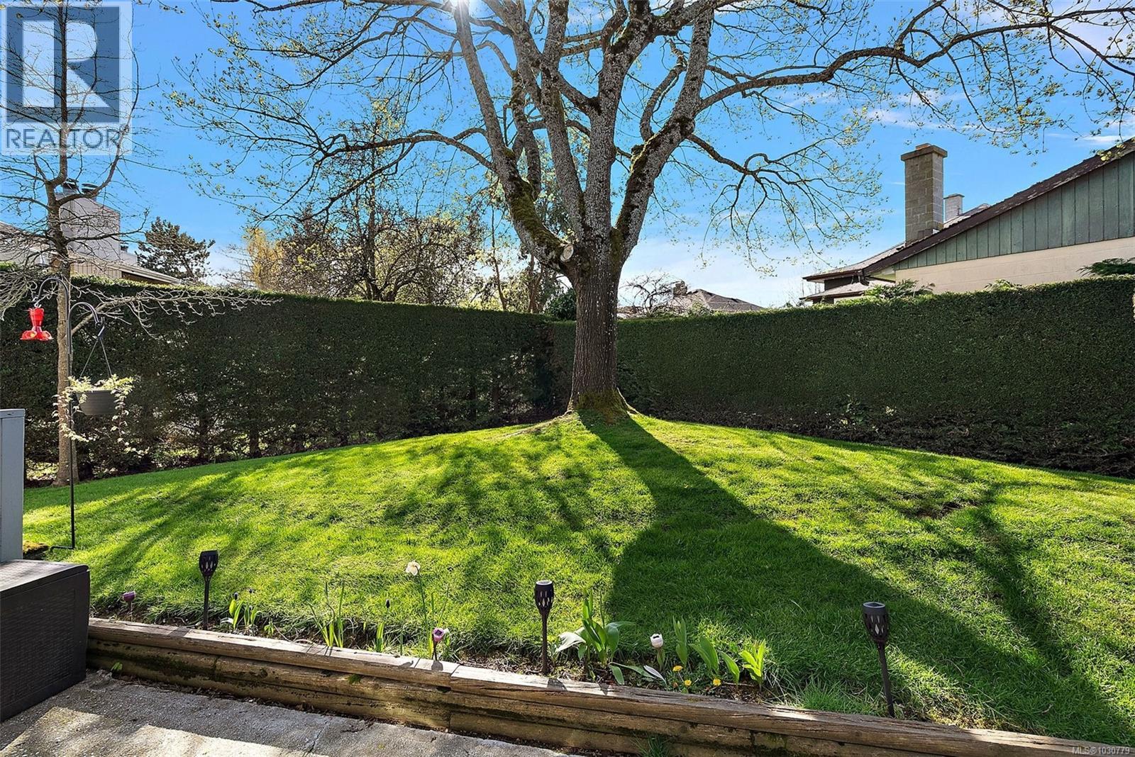 B 3054 Washington Ave, Victoria