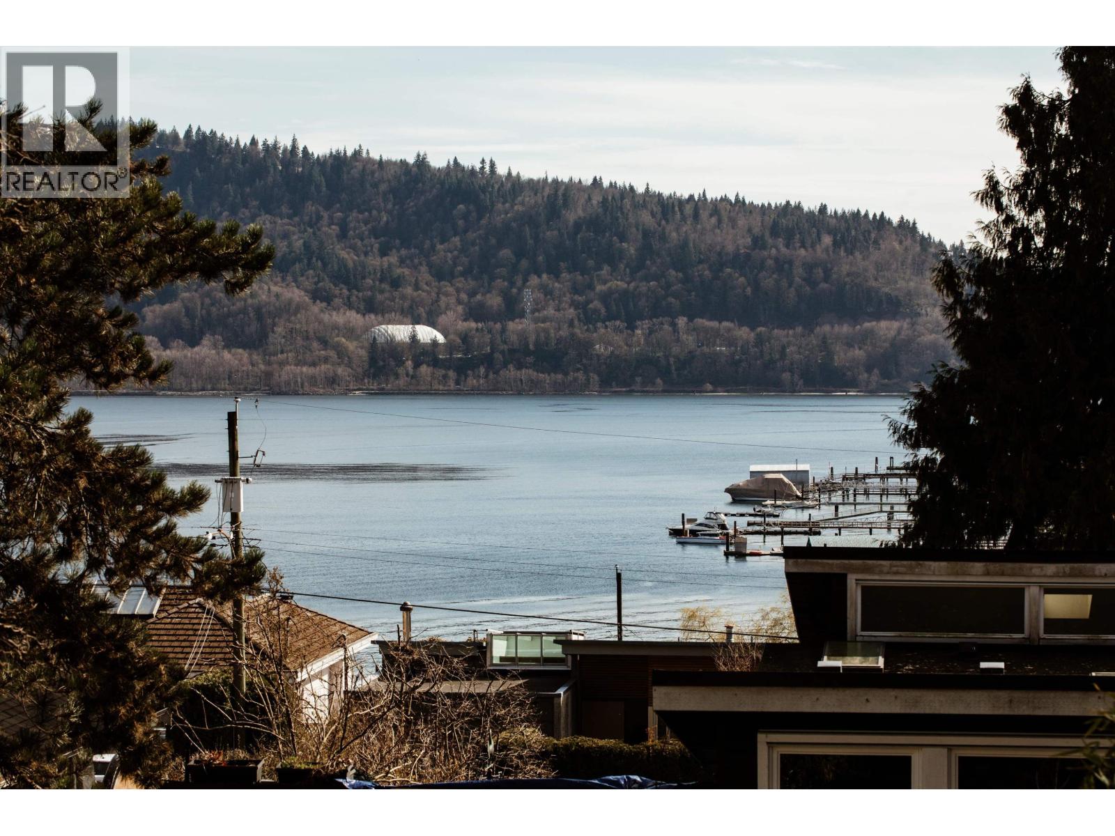 4477 STRATHCONA ROAD, North Vancouver