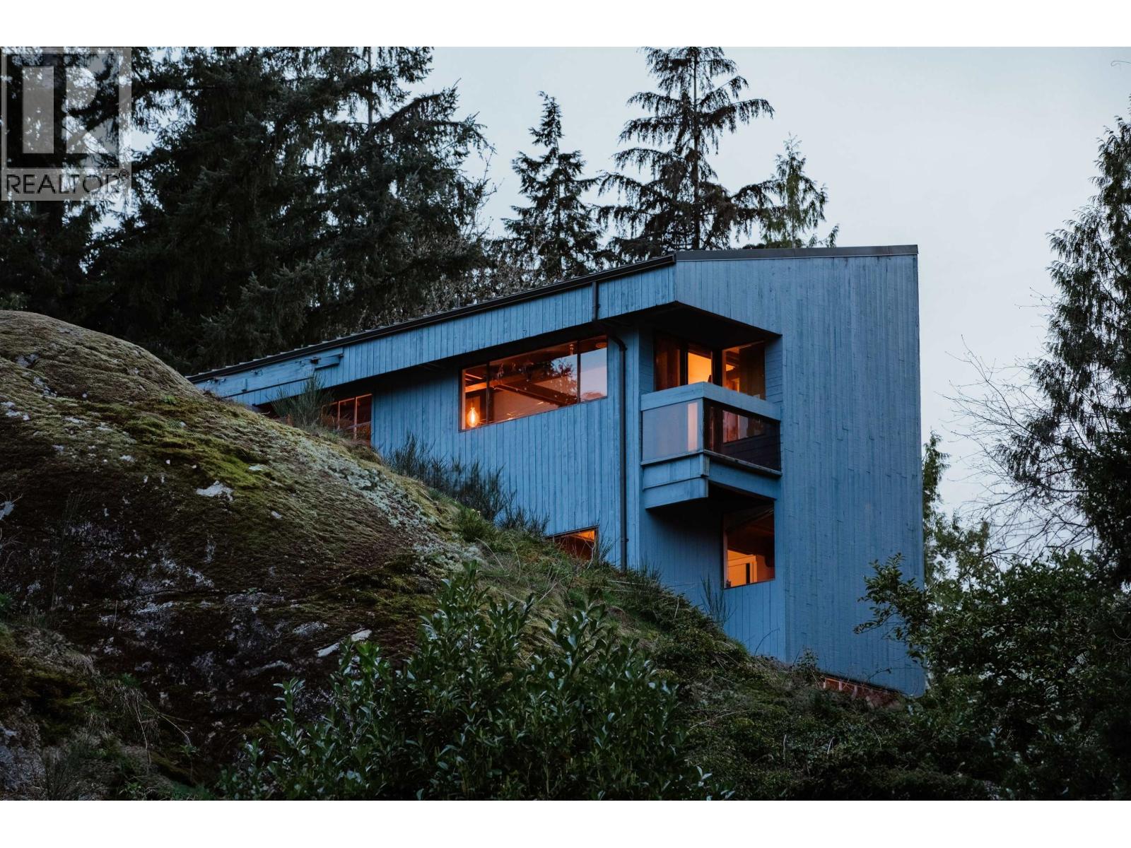 4477 STRATHCONA ROAD, North Vancouver