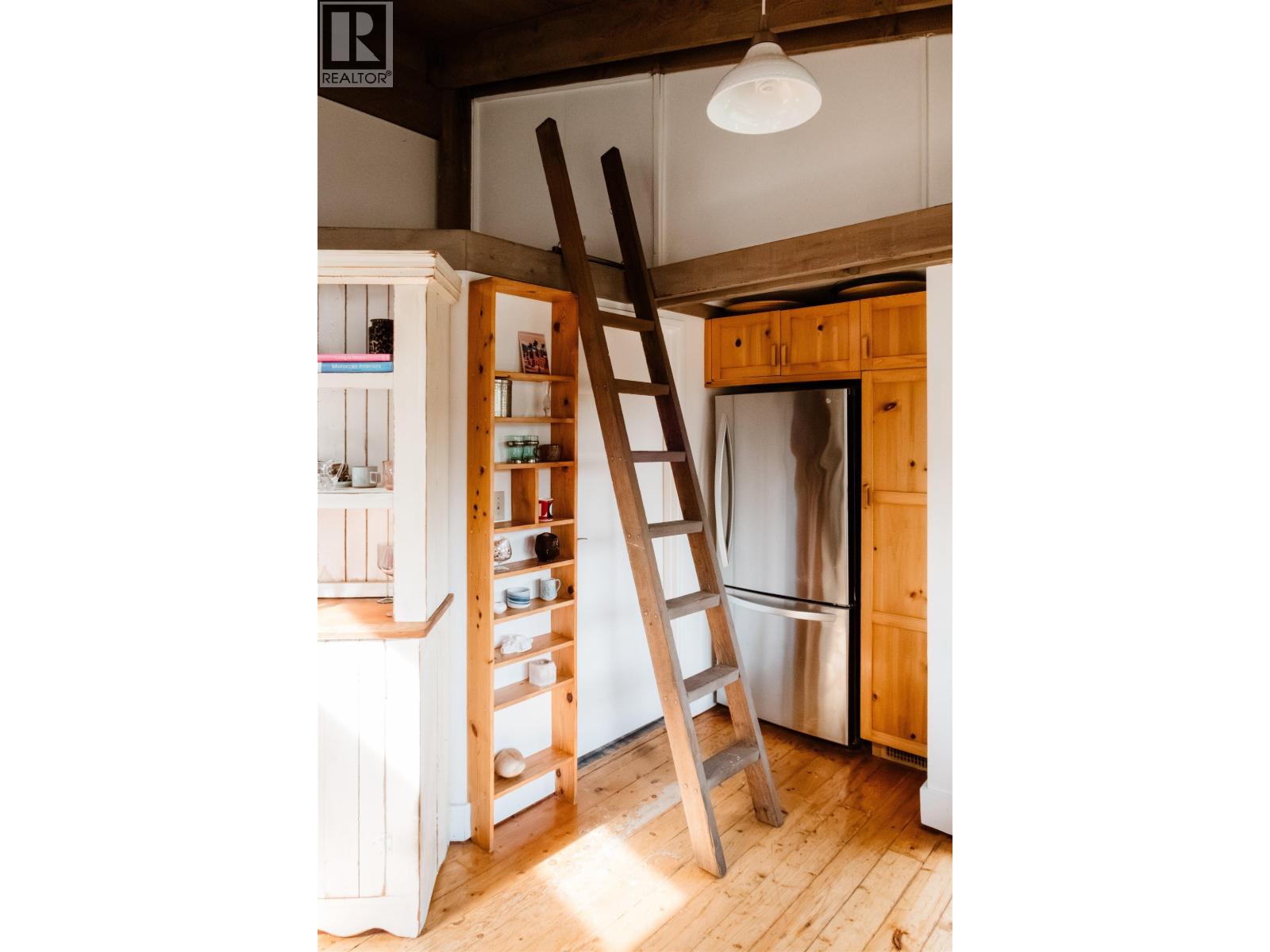 4477 STRATHCONA ROAD, North Vancouver