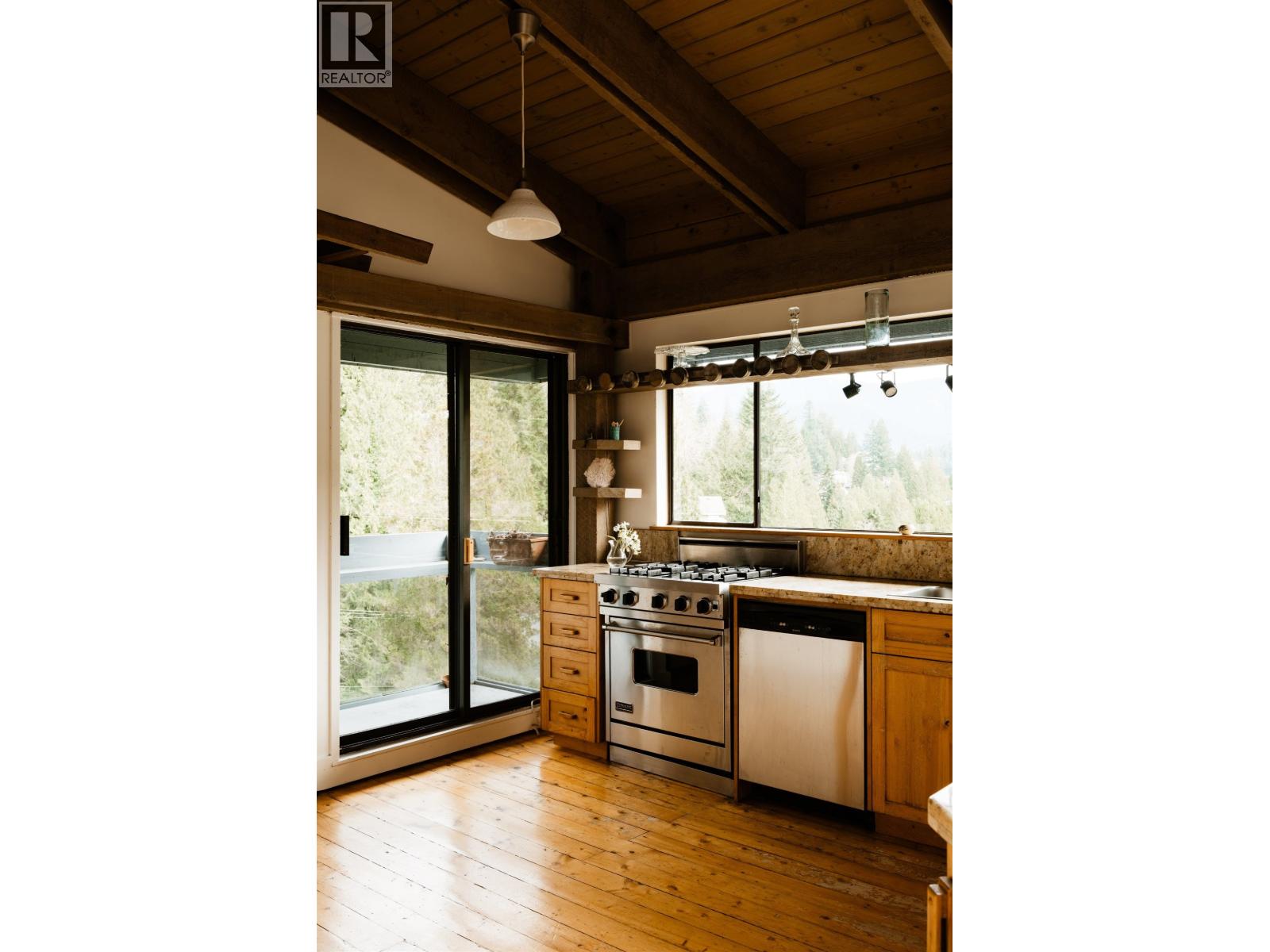 4477 STRATHCONA ROAD, North Vancouver