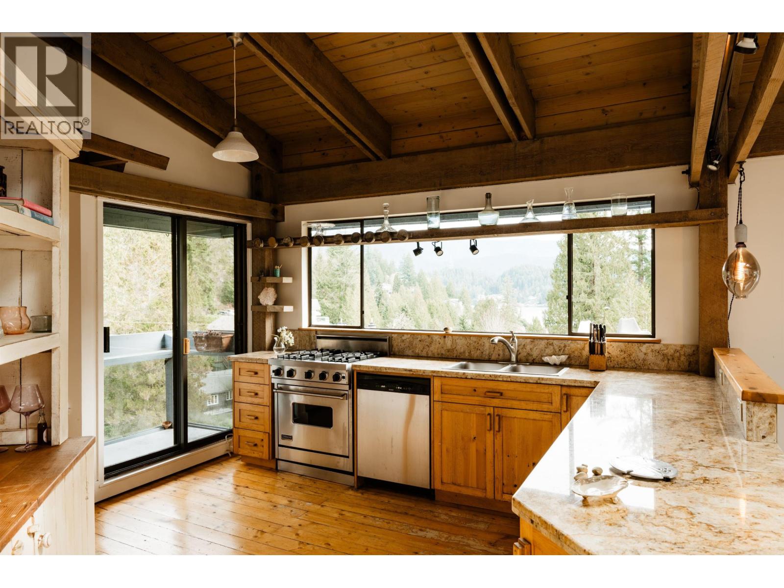 4477 STRATHCONA ROAD, North Vancouver