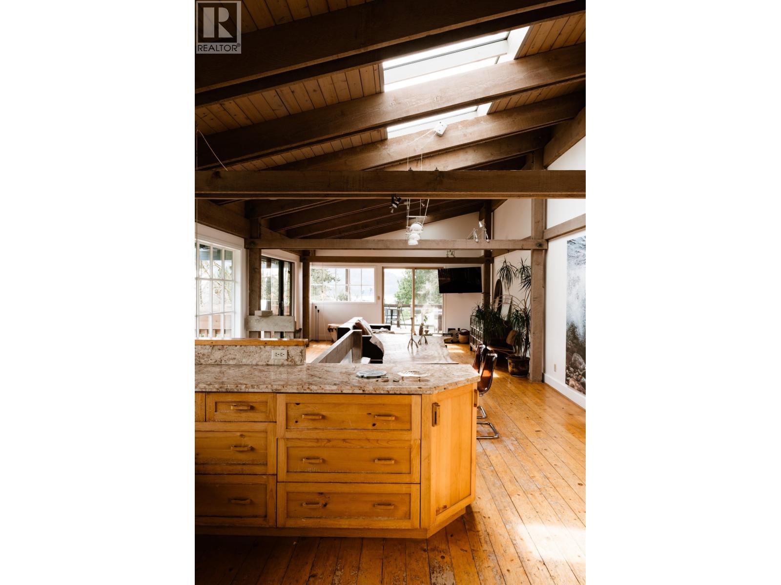 4477 STRATHCONA ROAD, North Vancouver