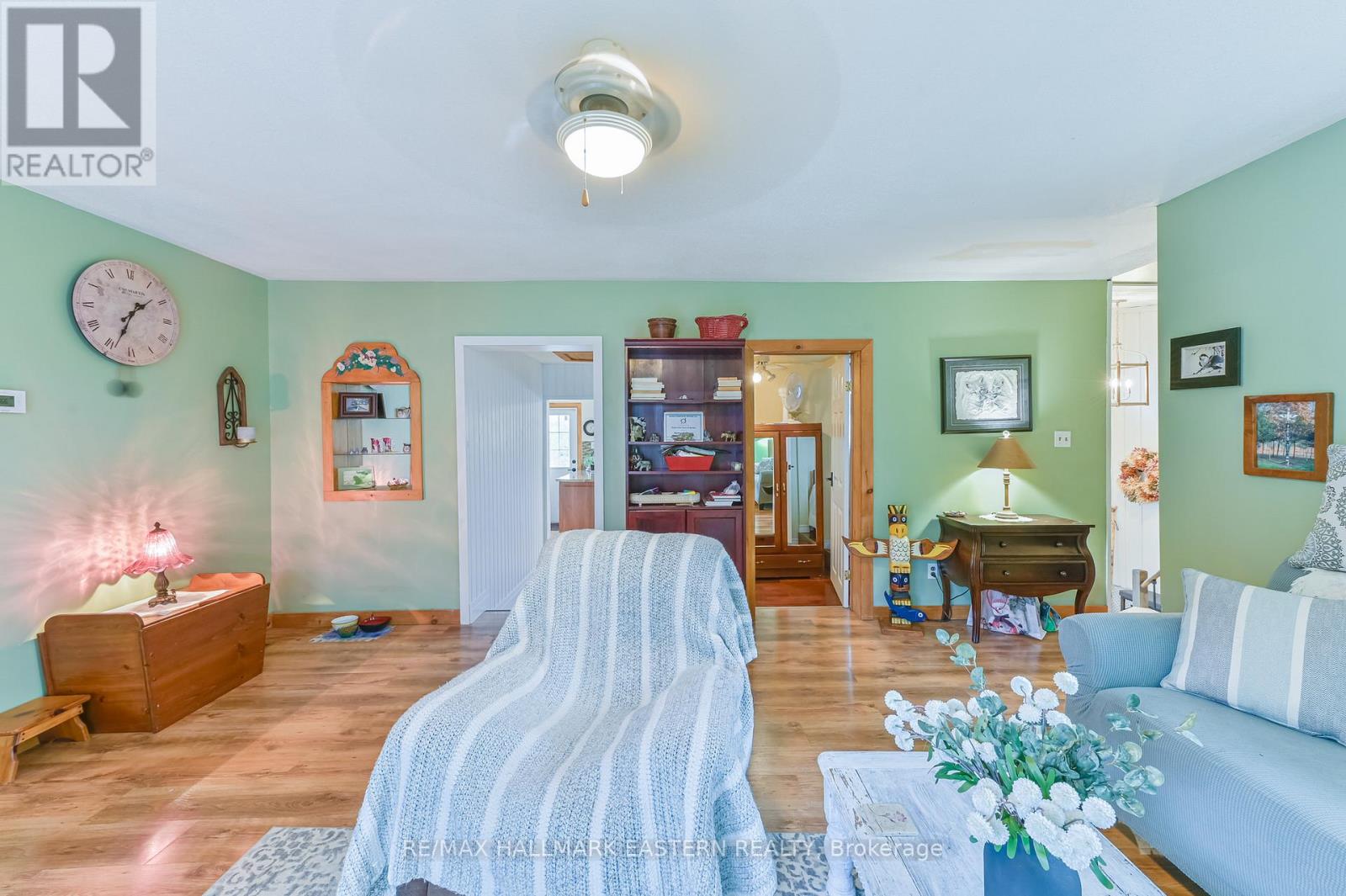 2839 PETER STREET - 21