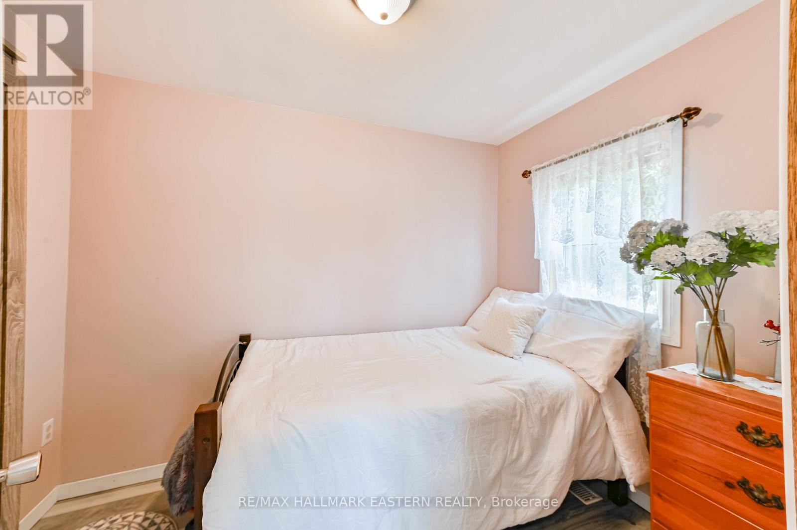 2839 PETER STREET - 25
