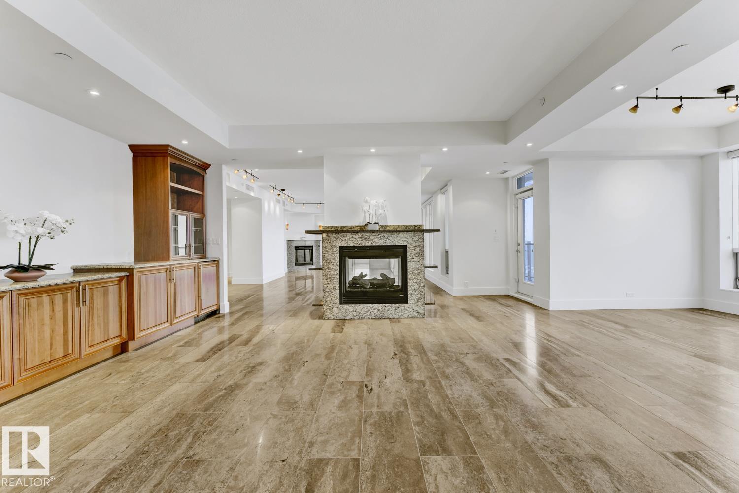 #1900 10035 SASKATCHEWAN DR NW, Edmonton