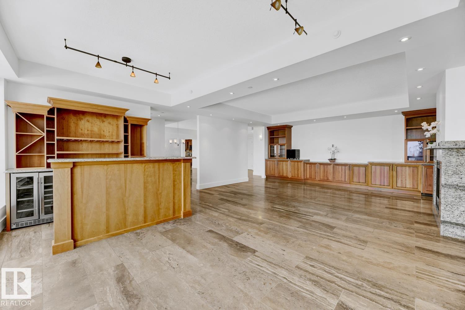 #1900 10035 SASKATCHEWAN DR NW, Edmonton