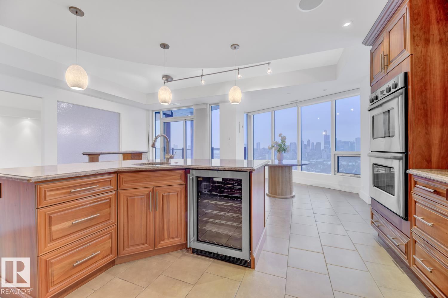 #1900 10035 SASKATCHEWAN DR NW, Edmonton