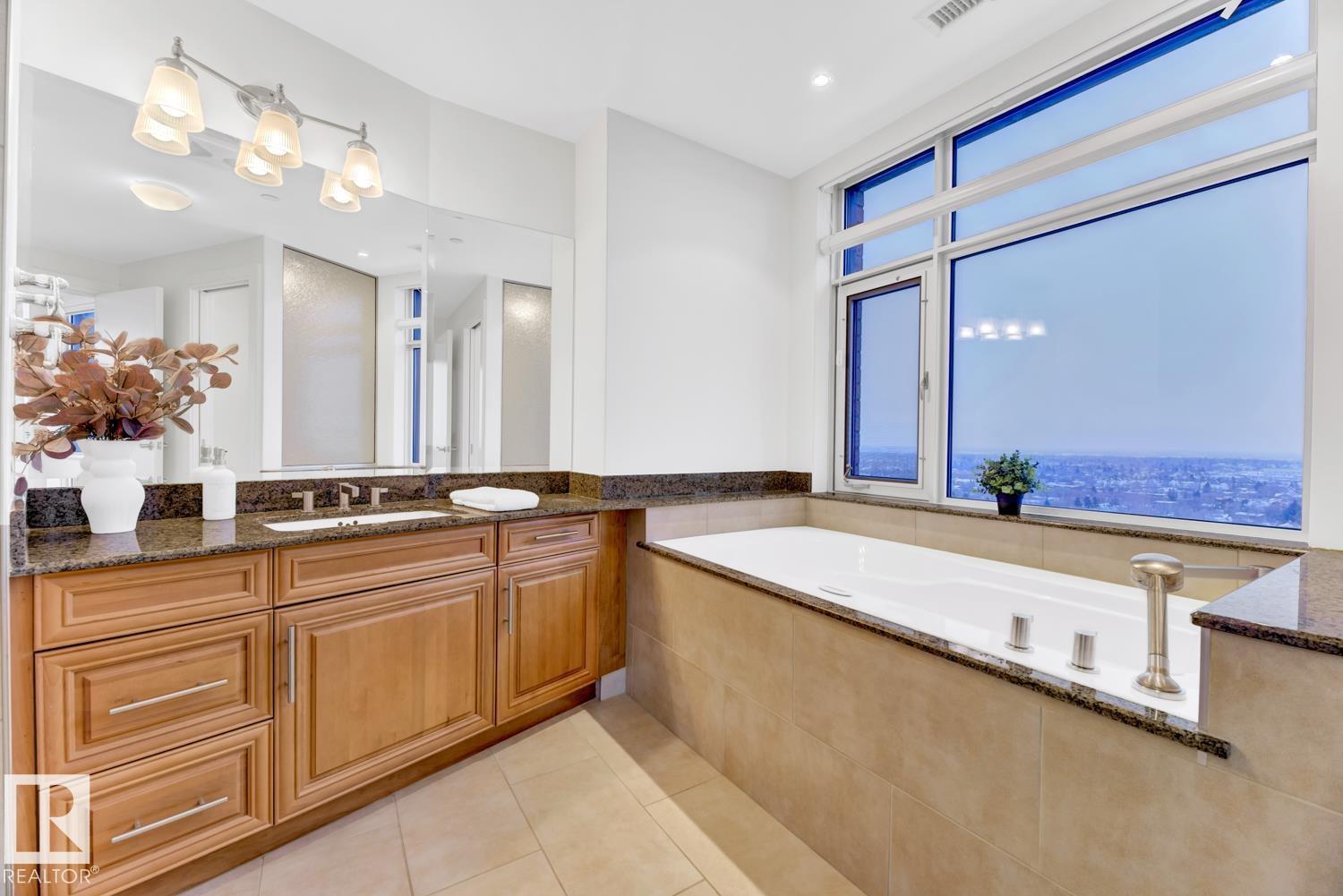 #1900 10035 SASKATCHEWAN DR NW, Edmonton