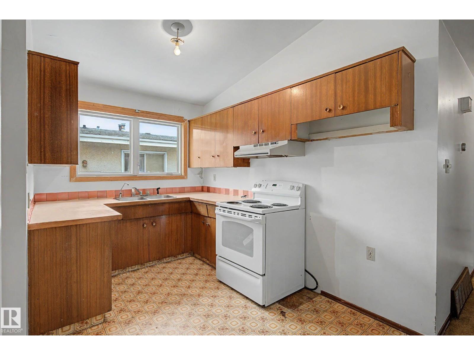 13041 82 ST NW, Edmonton