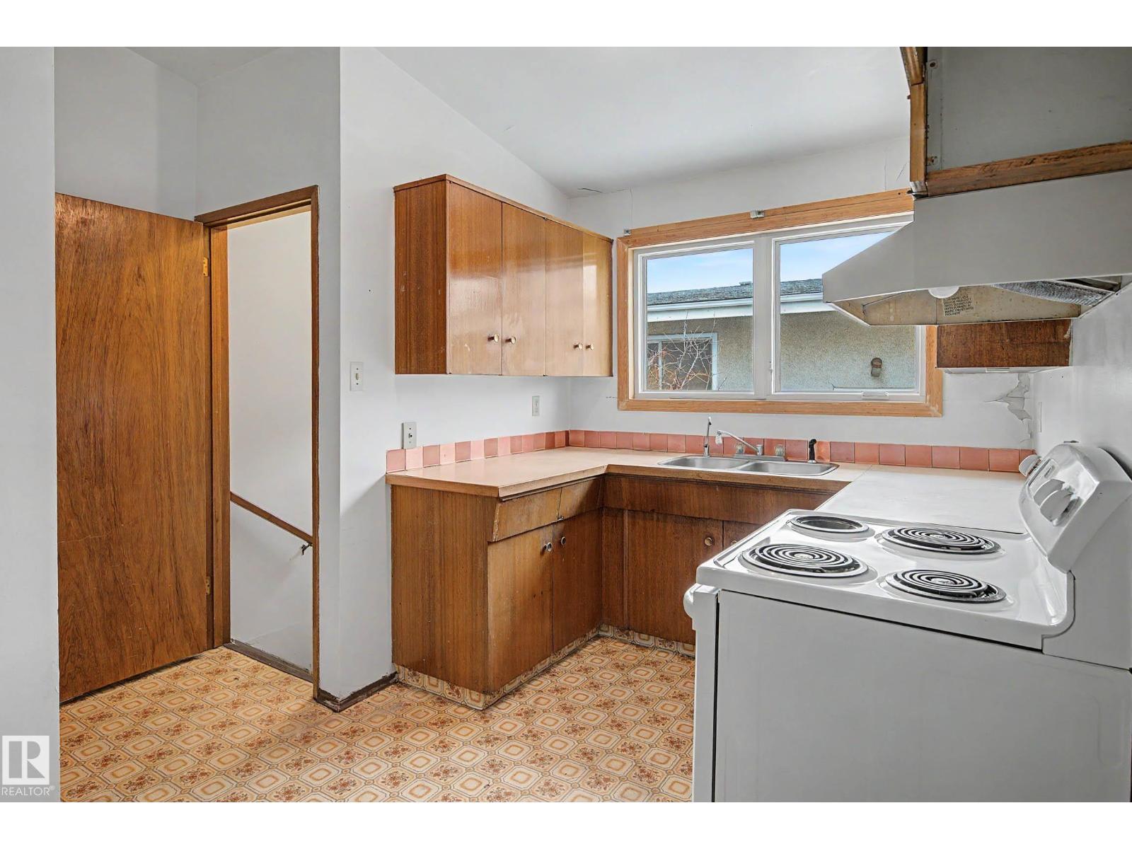 13041 82 ST NW, Edmonton