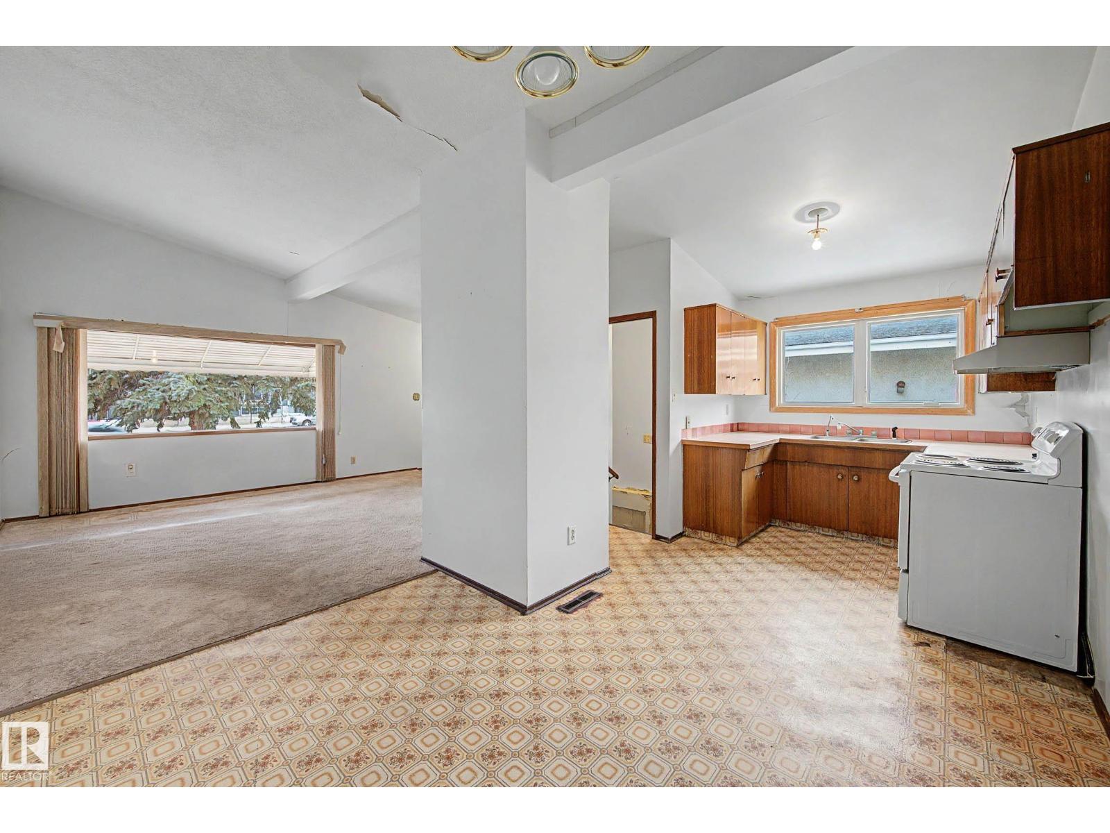 13041 82 ST NW, Edmonton