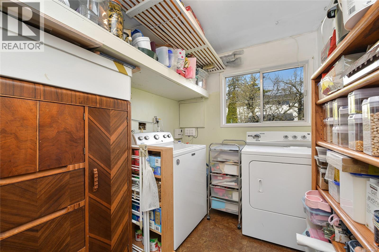 1716 Ashdale Pl, Saanich