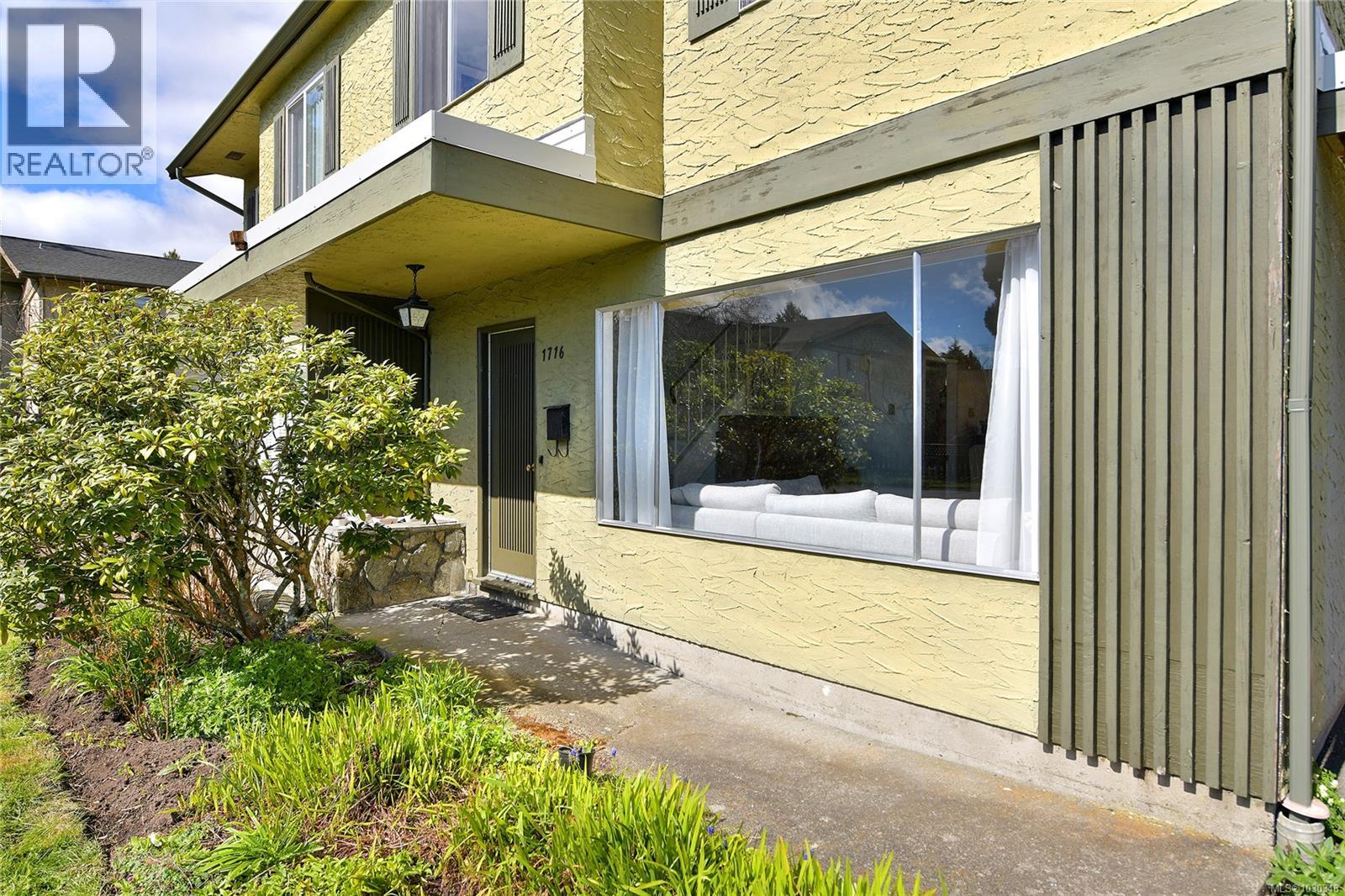 1716 Ashdale Pl, Saanich